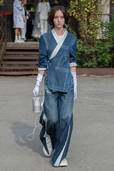 Look 16